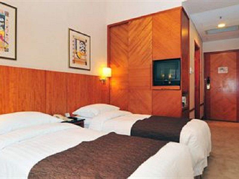 Khách sạn Island Pacific 4*